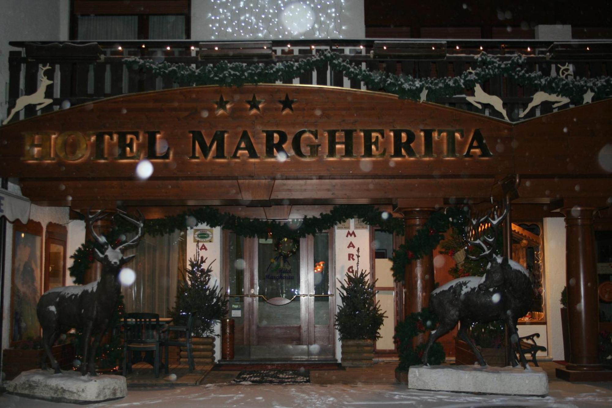 Hotel Margherita San Martino Di Castrozza Exterior photo