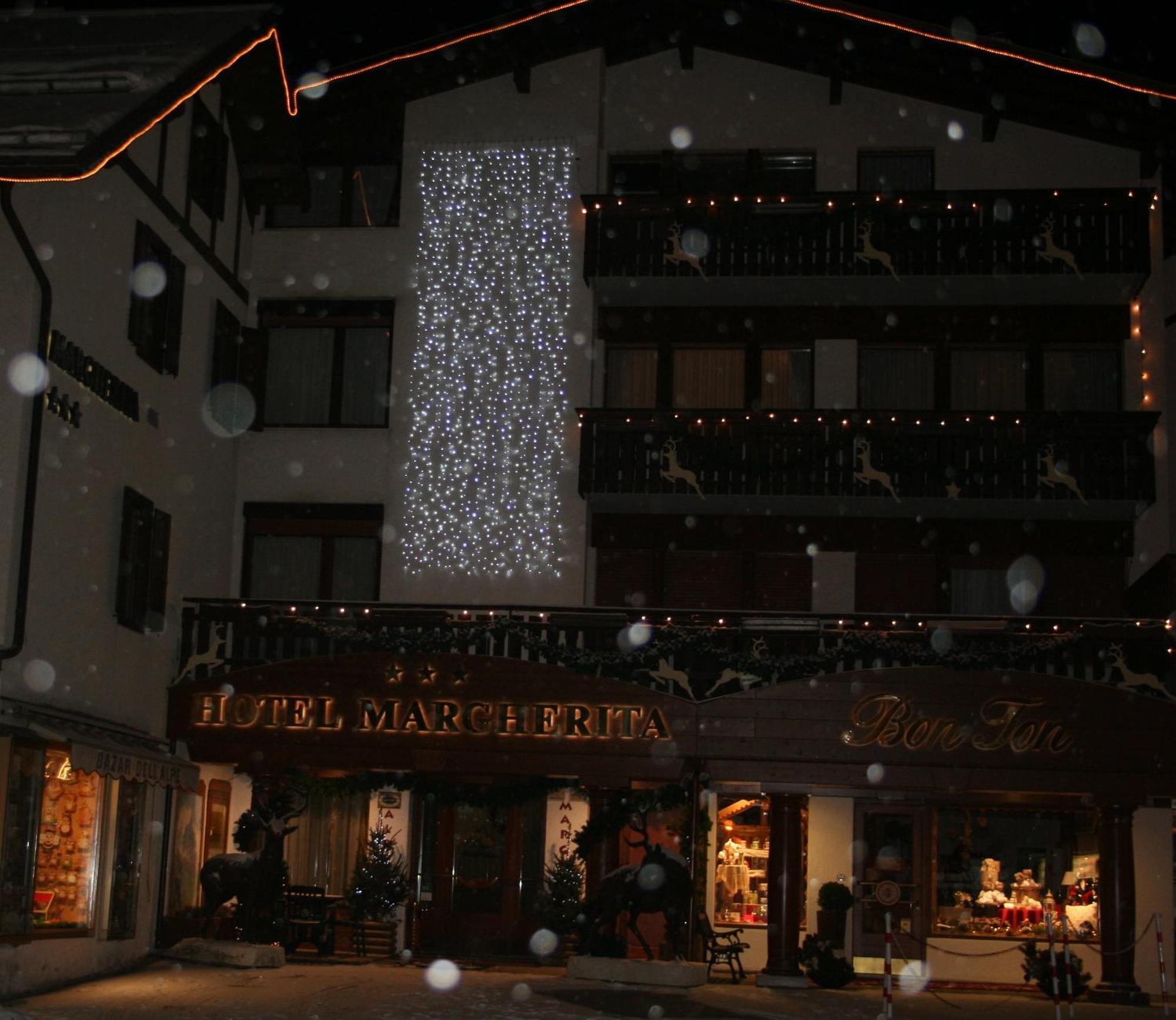 Hotel Margherita San Martino Di Castrozza Exterior photo